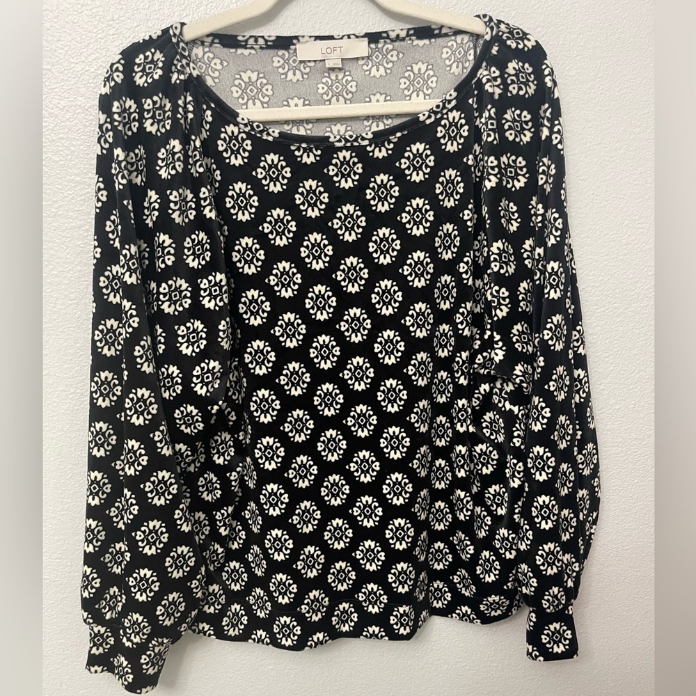 Loft Geo Velour Balloon Sleeves Black and White Top Size Large - Picture 9 of 14